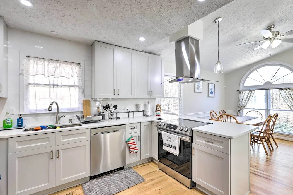 Immaculate Suwanee House w/ Pool & Game Room!