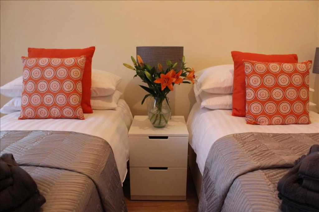 The Maelor - Berwyn House - Central Wrexham - Sleeps Up To 6