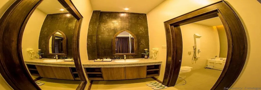 Lustre Bagan Resort