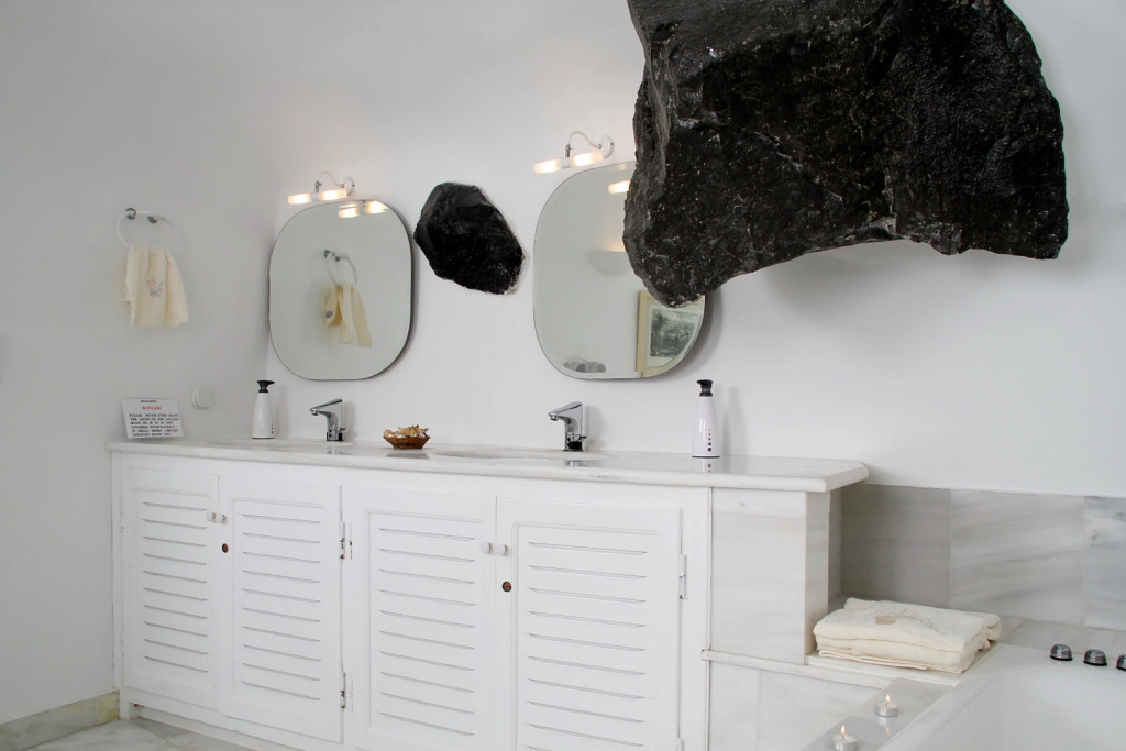 White House Villa with 3 bedrooms and amazing views at Oia
