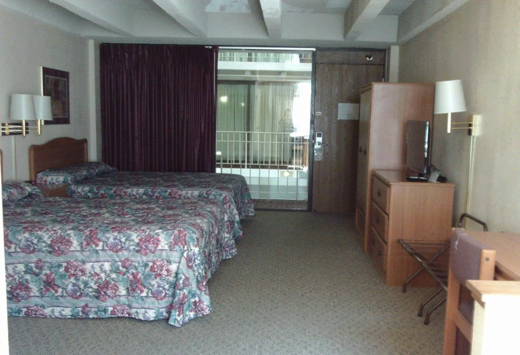 5th Avenue Inn & Suites