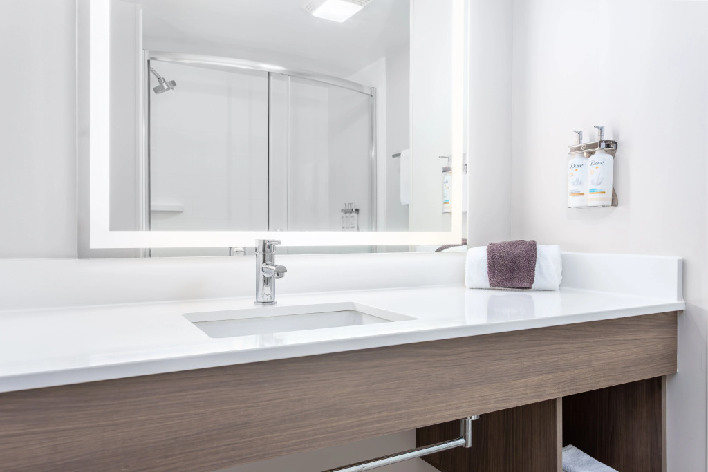 Holiday Inn Express & Suites Lancaster by IHG