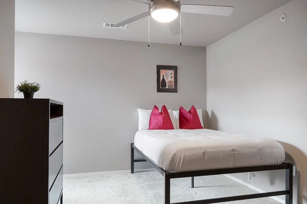 The Luxe Suites at University of Arkansas