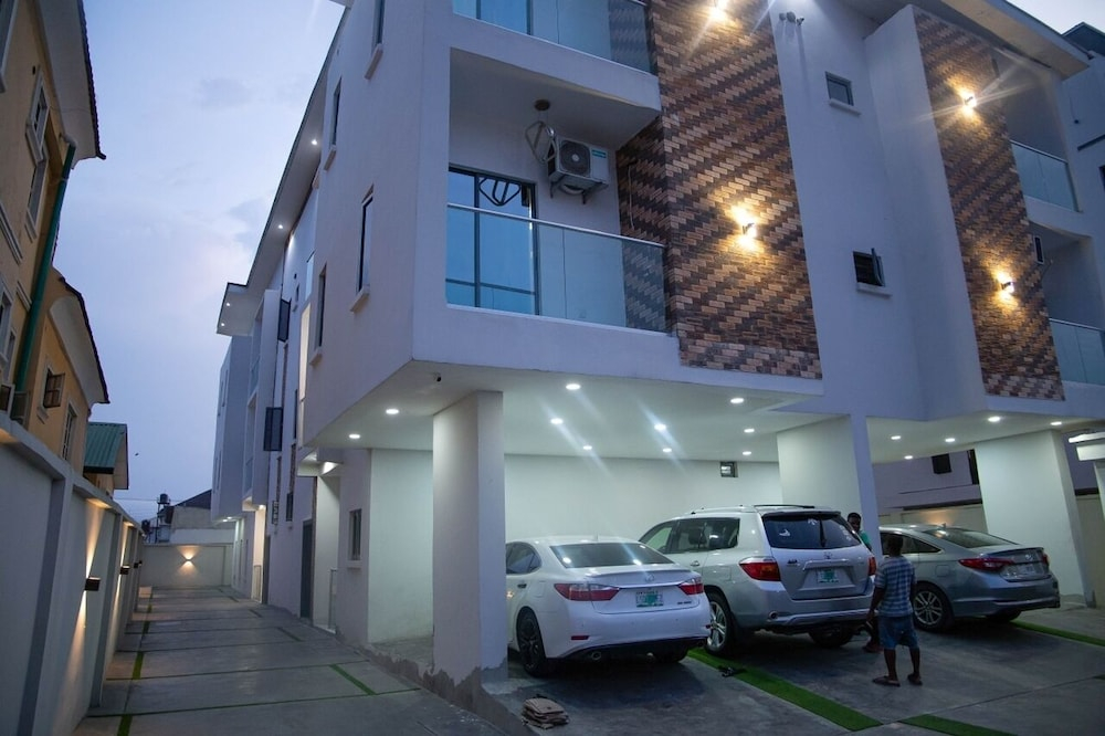 L Rina Apartment