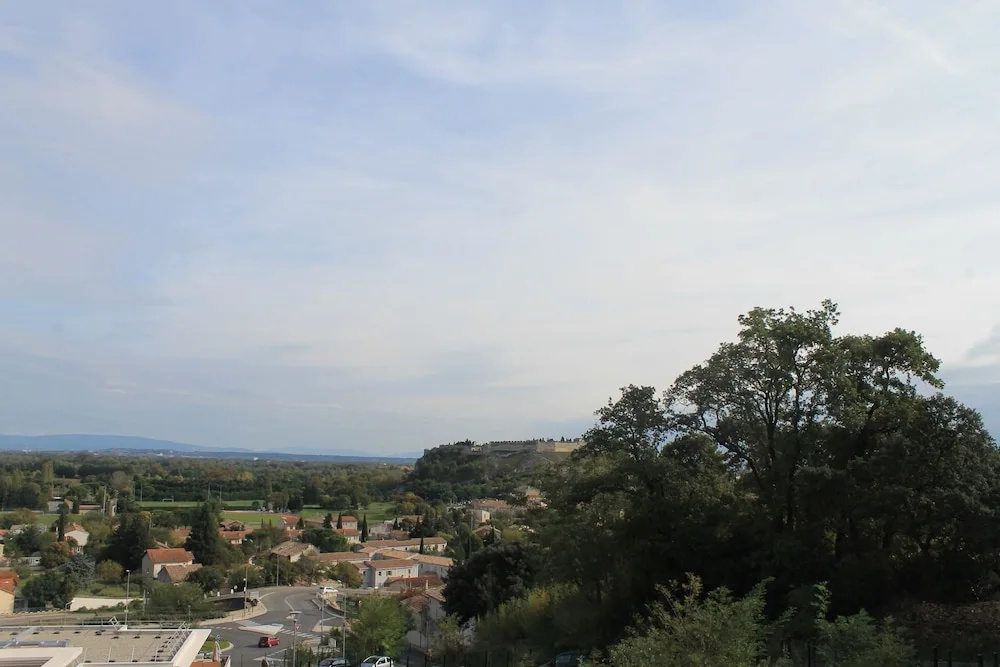 House with 4 Bedrooms in Villeneuve-Lès-Avignon, with Wonderful Mountain View, Enclosed Garden And Wifi