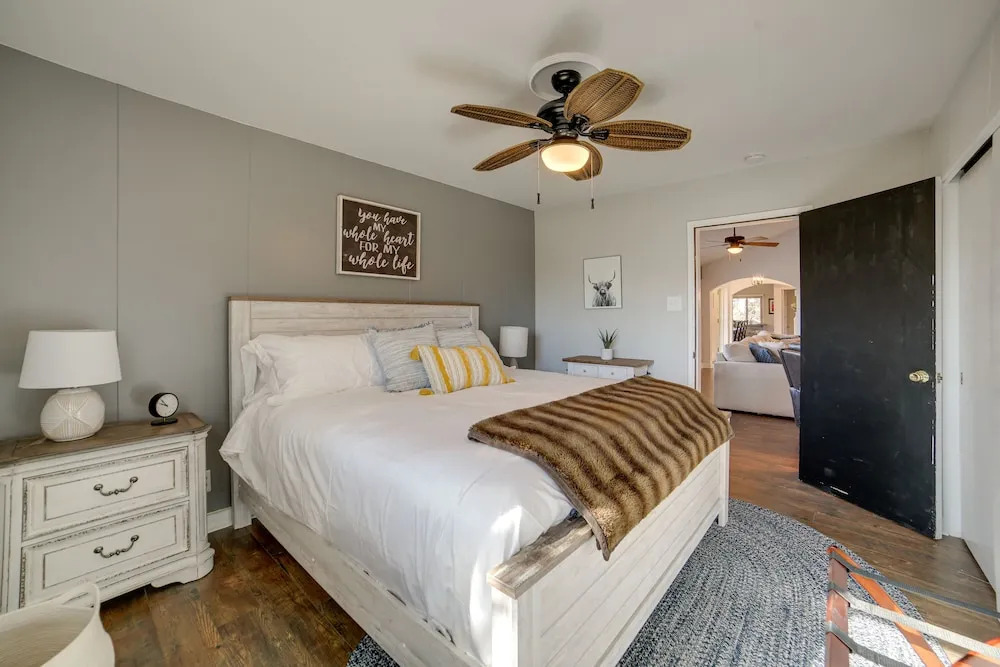 Colorado Home w/ Pickleball: 1 Mi to Broadmoor!