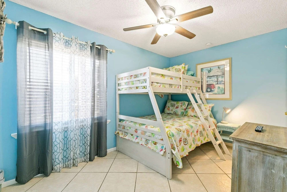 2BR Condo w Pool Beach Access and Walk to Hangout