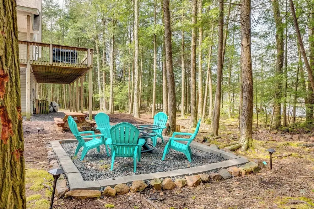 Lakefront Poconos Cabin w/ Deck & Game Room