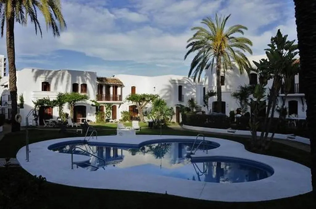 Estepona - Playa - Estudio con terraza solárium Pi16