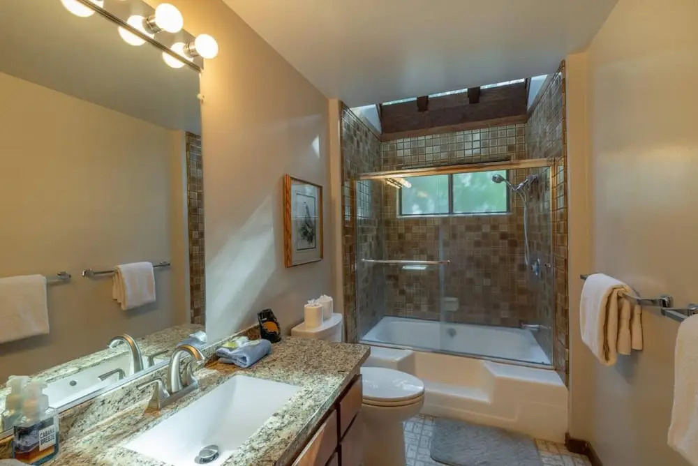 Family Friendly 3 Br/2.5 BA Full Chambers Access!
