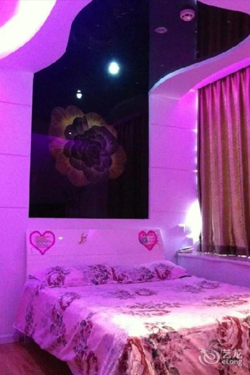 Qingdao Sweet Space Business Hotel