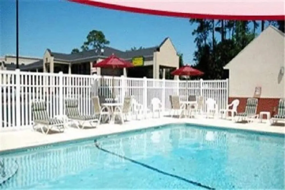 Magnolia Inn Extended Stay of Kingsland - New 2025 - Book a Kitchen Room - 12 Noon Check Out - 4K Black Beds - Saltwater-Mineral Pool open until 4AM - 24-7 Front Desk - LUXE Coffee Bar Award Winning Inn - Save by phone - 912-576-4777