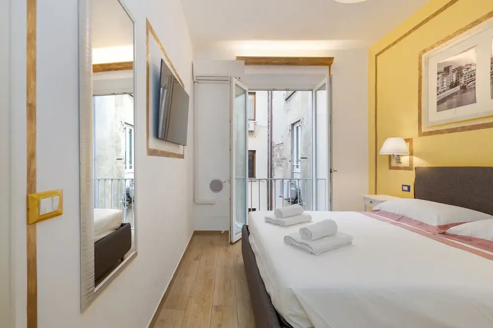 "fabulous Apartment in the Historic Center of Florence"