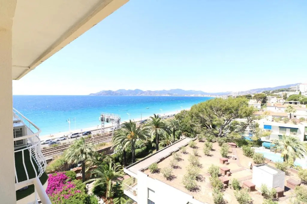 Fantastic sea view for this 2 bedroom up to 6 people 327
