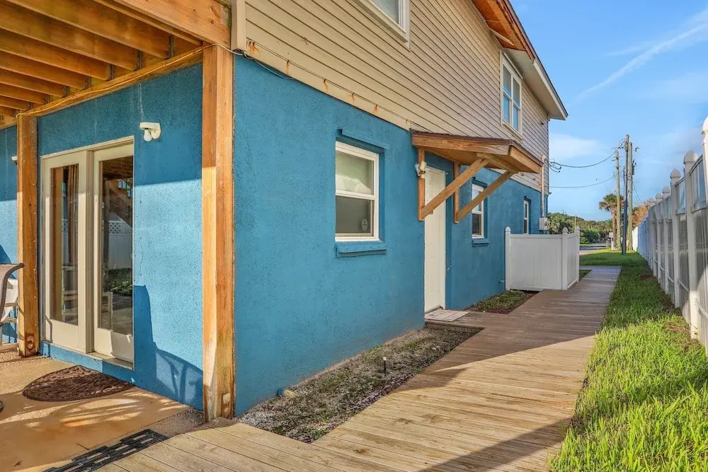 Updated Condo in Oceanfront Building With Private Beach Access - Near Dining