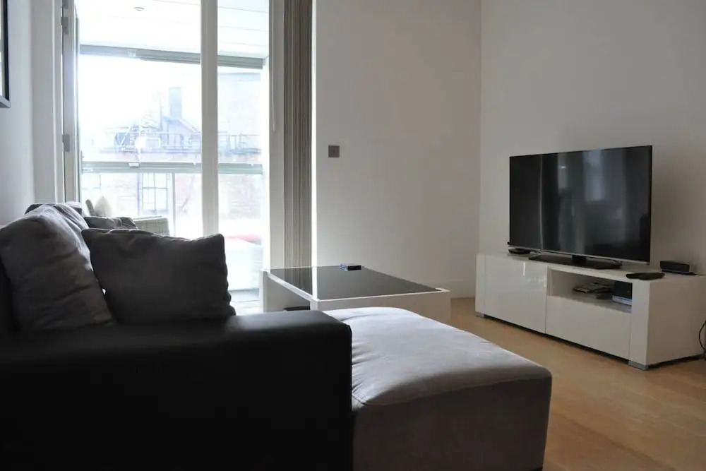 Modern 1 Bedroom Apartment in Brixton With Balcony