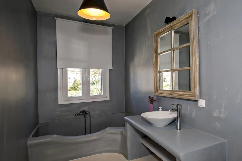 2 Bedroom Apartment With Terrace in Tinos Chora