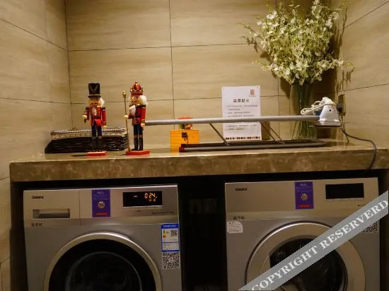 Ease Hotel (Anshun Ancient City Huangguoshu Avenue Xintiandi)