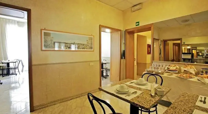 Hotel Embassy