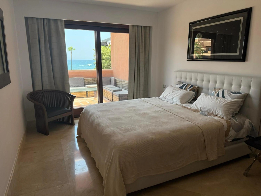 Luxurious Two Bedroom Apartment in Mar Azul, Estepona
