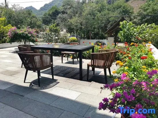 Houshan Courtyard