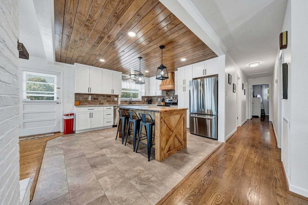 Paradise Point - Lakefront Home With Private Dock!