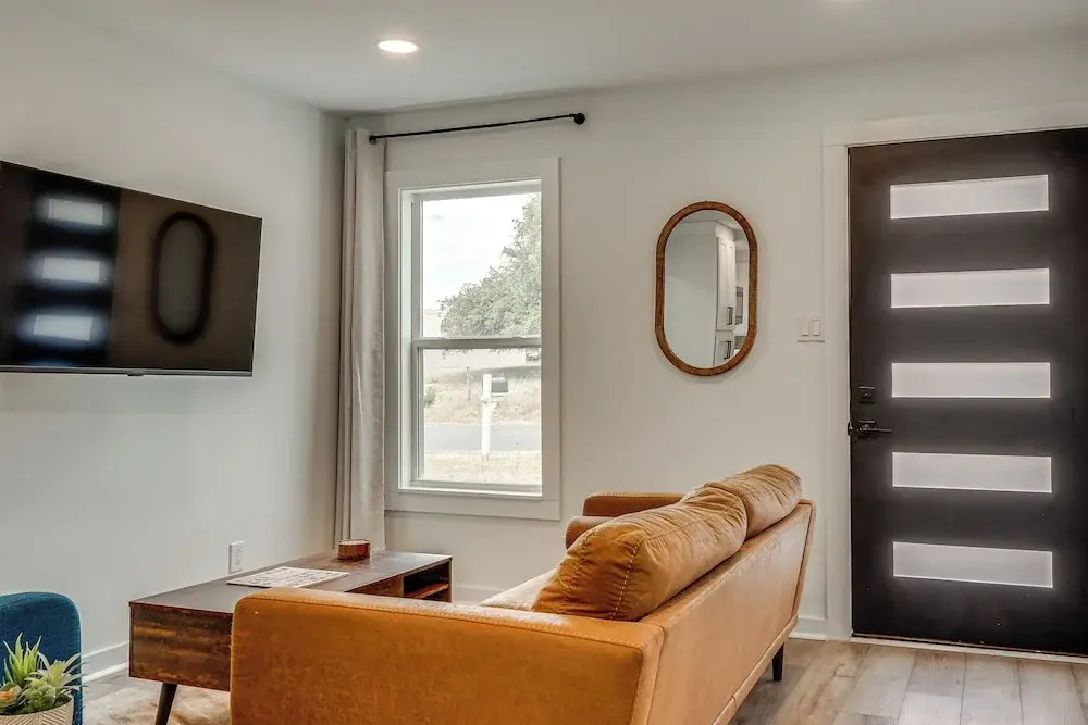 Near Historic Georgetown Square! Updated Home