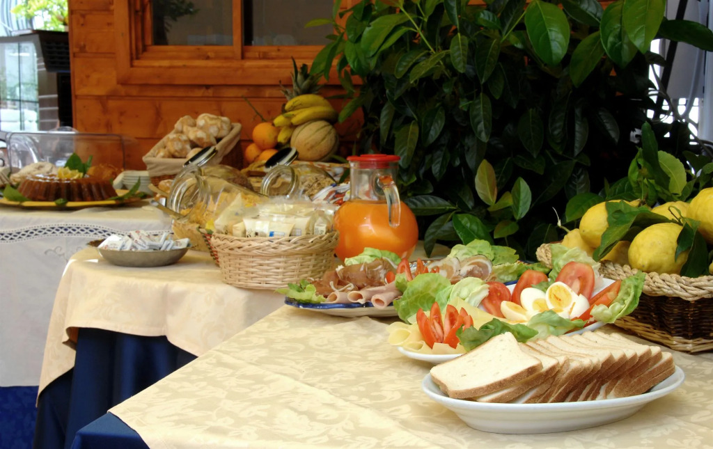 Hotel Antica Repubblica in the historical center 2 minutes away,at 170mt, from the Sea