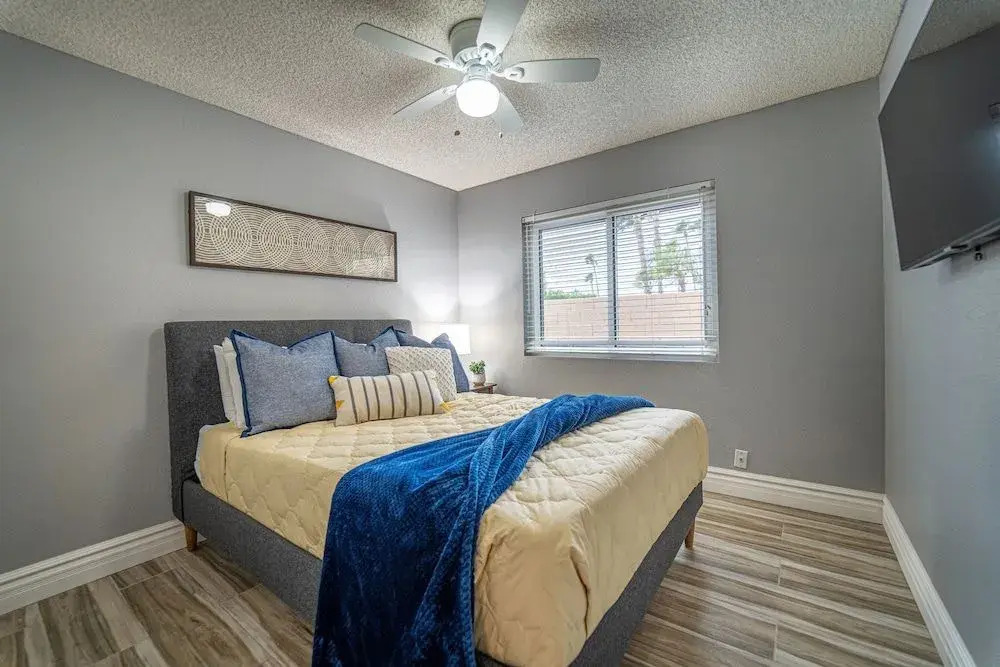Monte Cristo Phoenix 4 Bedroom Home by RedAwning