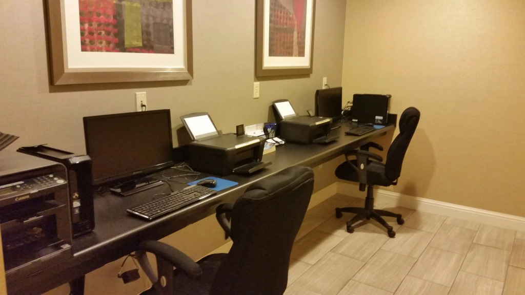 Holiday Inn Express & Suites Marion Northeast by IHG
