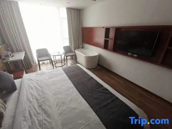 Xiamen Baihaishu Hotel (Huanghua Beach, Huandao Road)