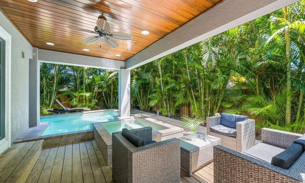 Walk to Bradenton Beach: Gulf-view Home w/ Lanai