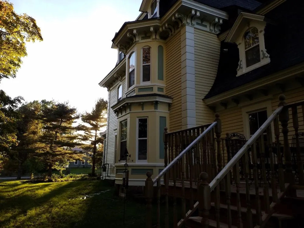 Maplehurst Manor Bed and Breakfast