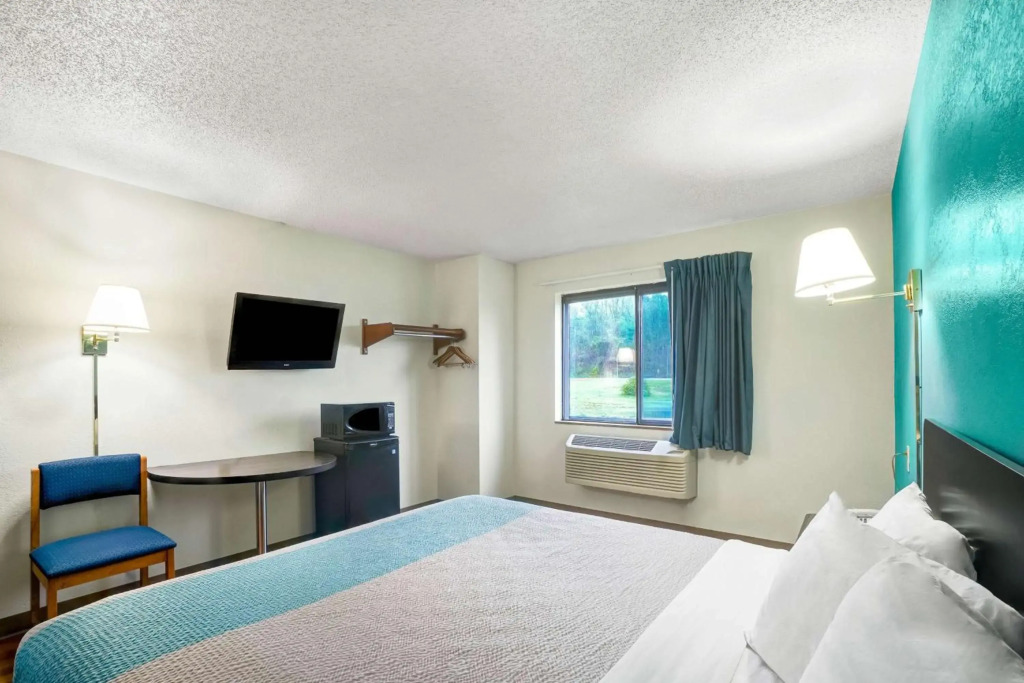 Motel 6-Montoursville, PA - Williamsport