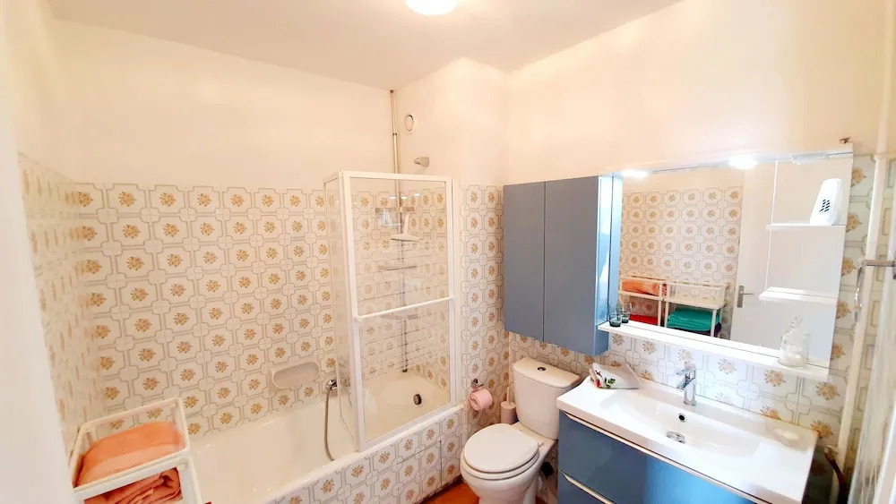 Beautiful 3-bedrooms Apartment, Sea View