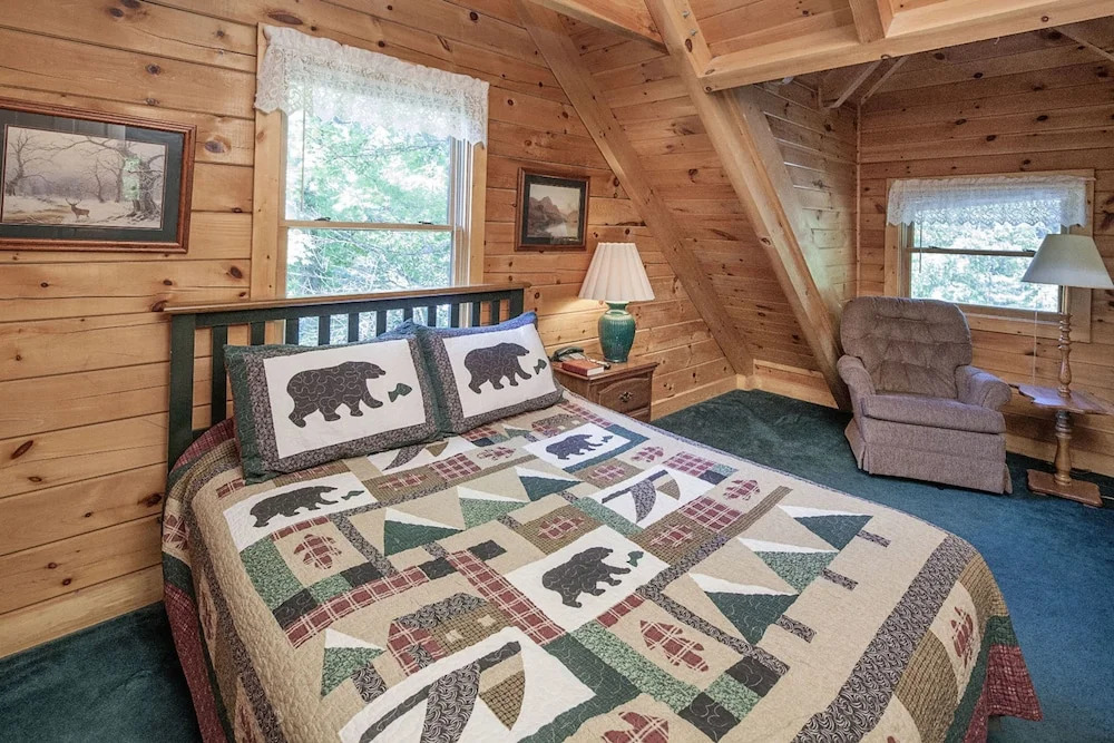 Gerralds Chalet by Heritage Cabin Rentals