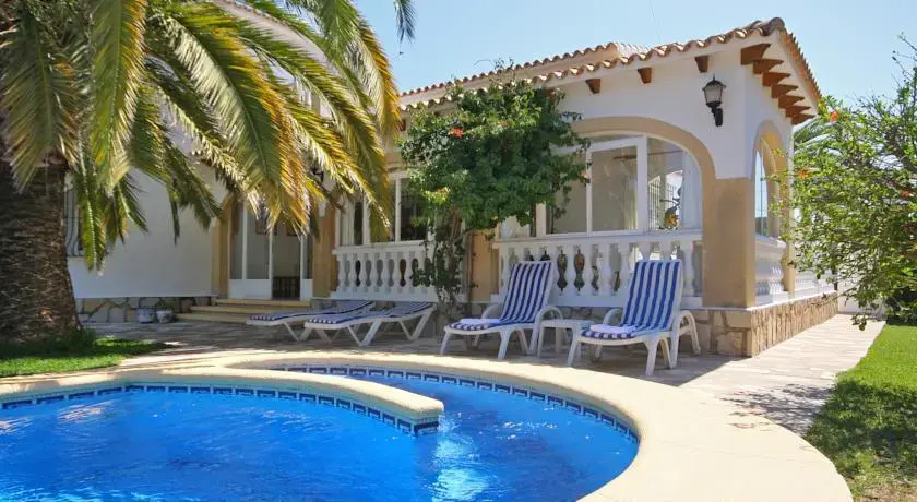 Villa Dolphin