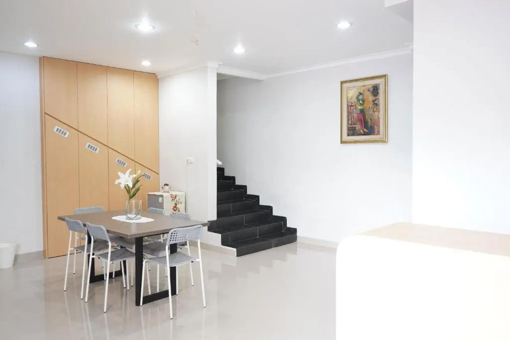 UROOMS Senayan