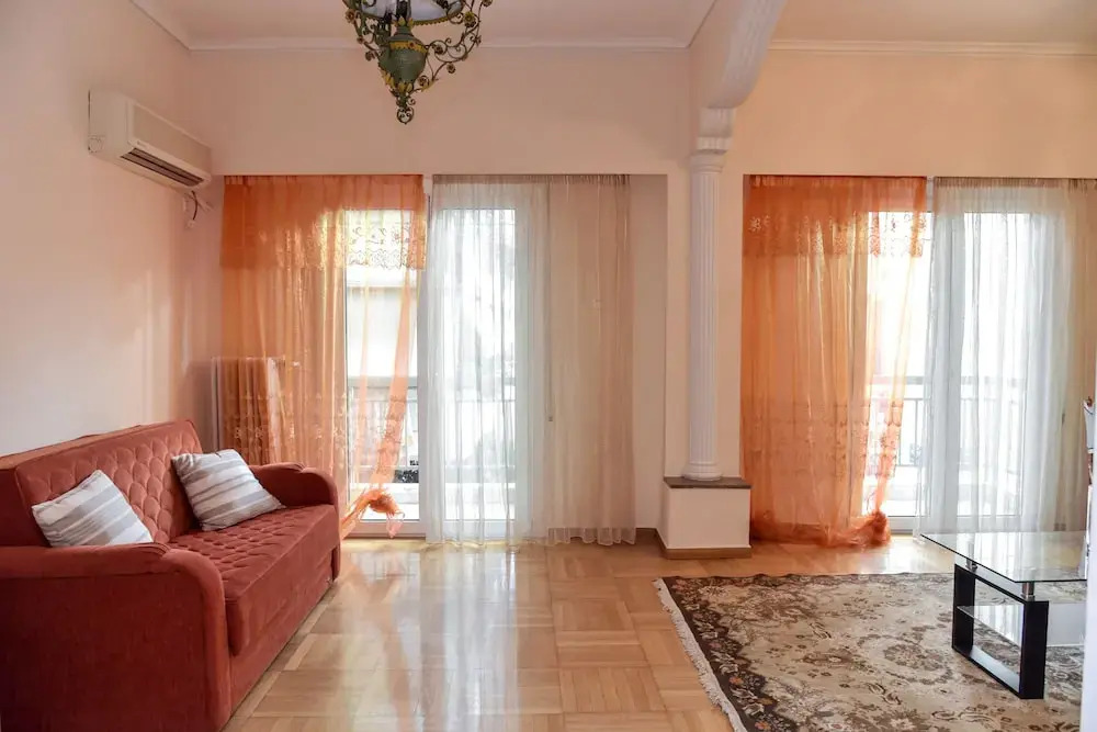 Cozy & Spacious Apartment in Central