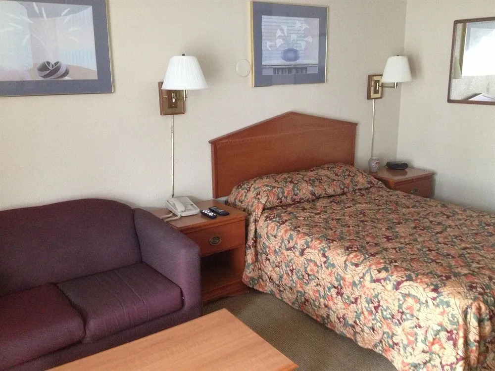 Woodridge Inn and Suites