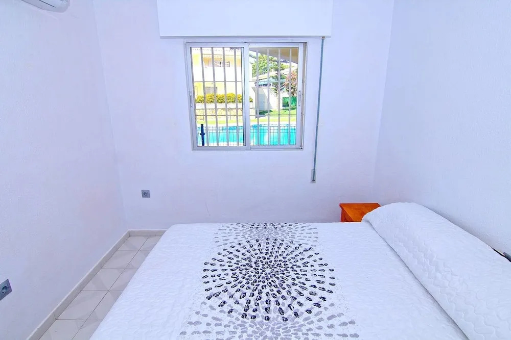 Apartment with 2 Bedrooms in Calahonda, with Pool Access And Terrace