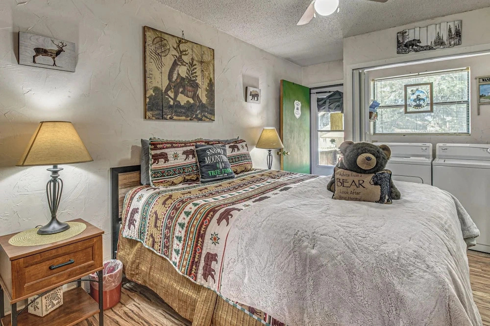 Walk to Dtwn Cloudcroft! Cozy Mtn Cabin w/ Hot Tub