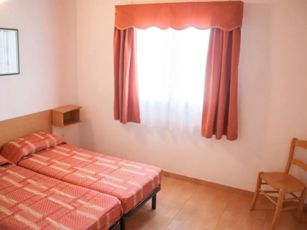 Carefully Furnished Bungalow with 2 Bathrooms, 7km From Pula