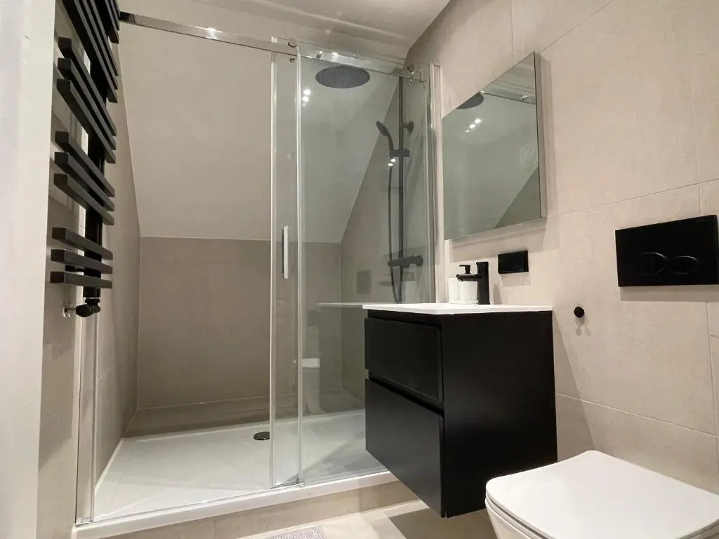 Awesome 1 Bedroom Serviced Apartment 54m2 -MNL A-