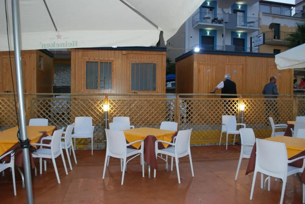 Maniel Beach Hotel