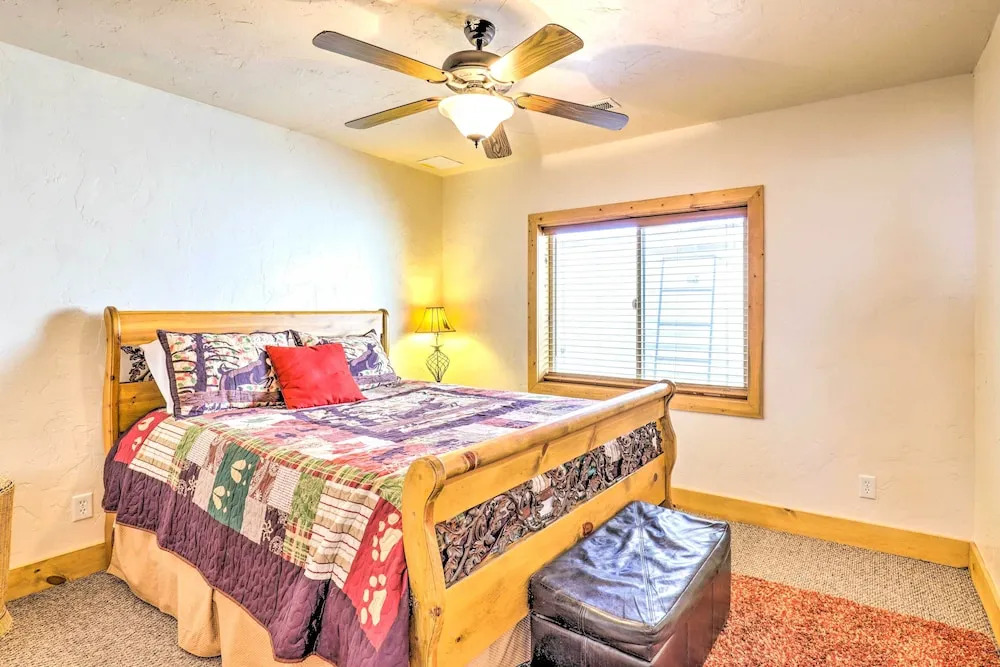 Rustic Sterling Cabin: Walk to Palisade Lake!