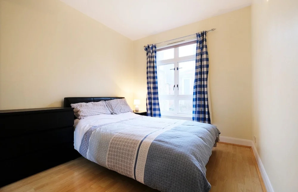 Clean, Secure 2BR Flat for 4 in East London