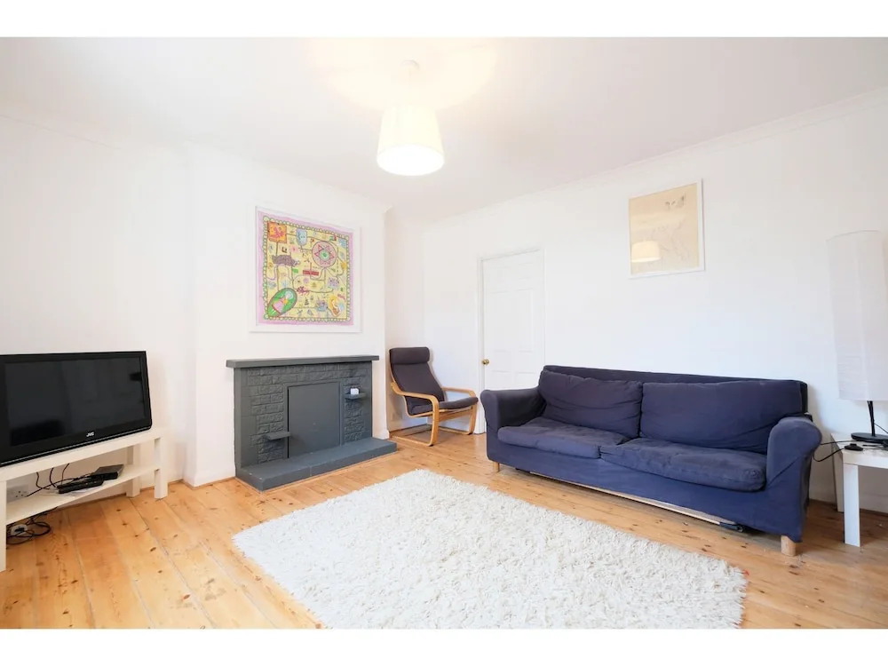 Beautiful, Bright and Spacious Flat for 4