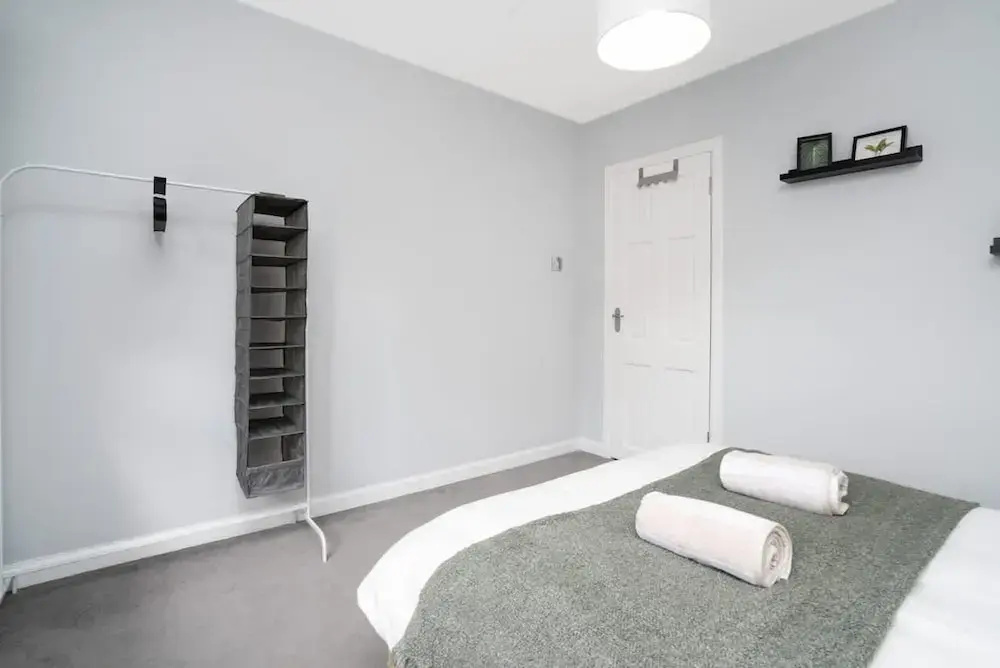 3 Bedroom House - Free Parking