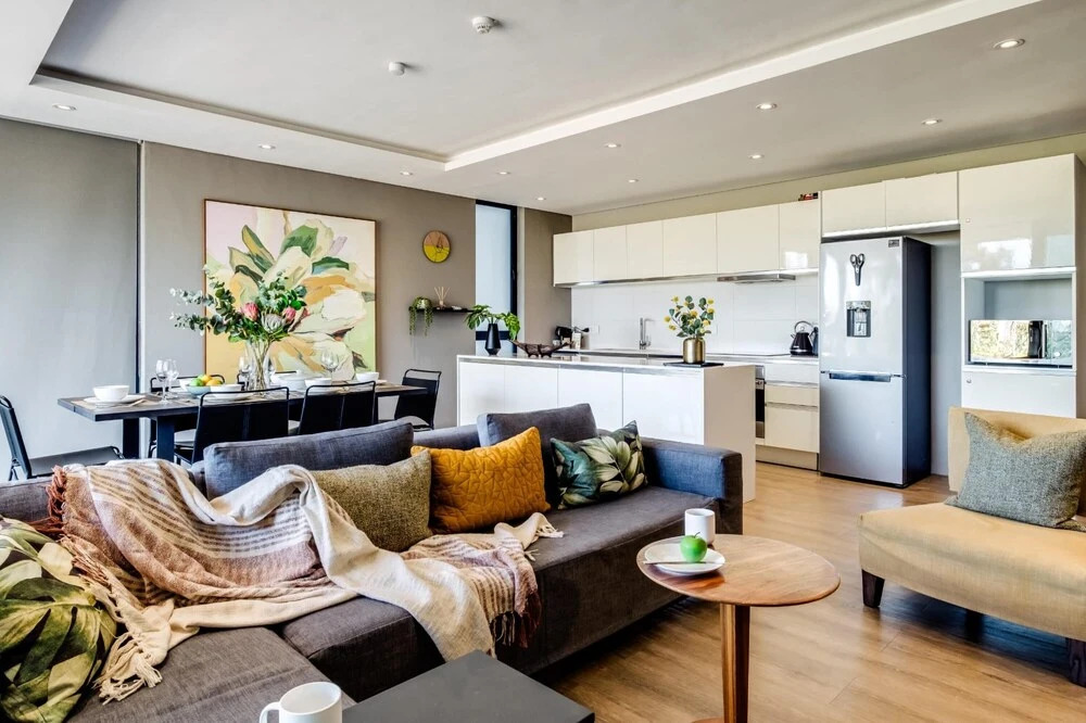 Urban Chic Apartment Close to Waterfront Warwick